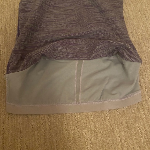 Bundle of 2 Lululemon tanks - Picture 9 of 10